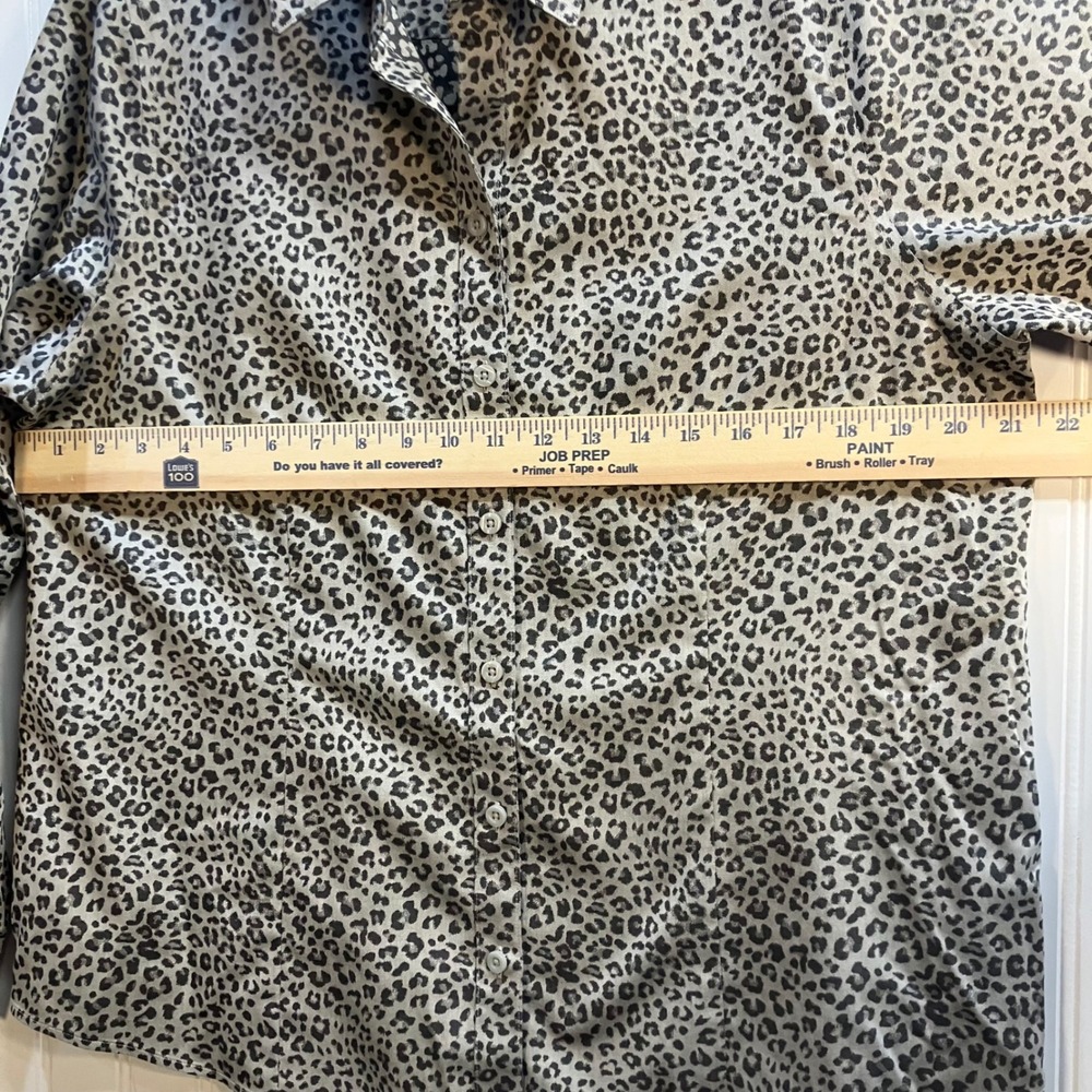 Chicos No-Iron Coolmax All Season  Leopard Print Button Down Shirt SZ 2 L 12/14 - Picture 11 of 11